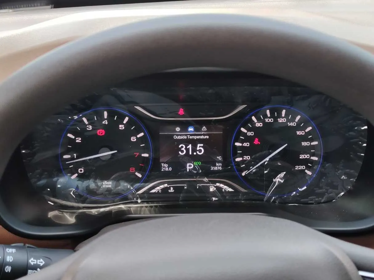 Car image 24