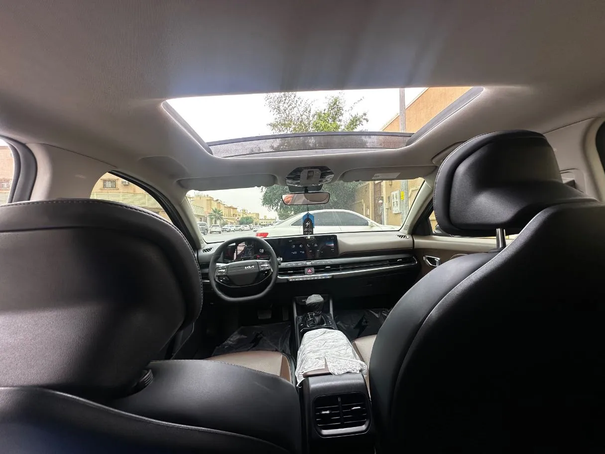 Car image 16