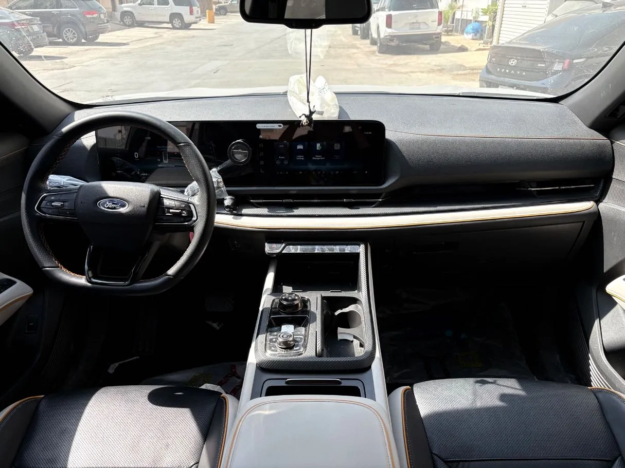 Car image 18