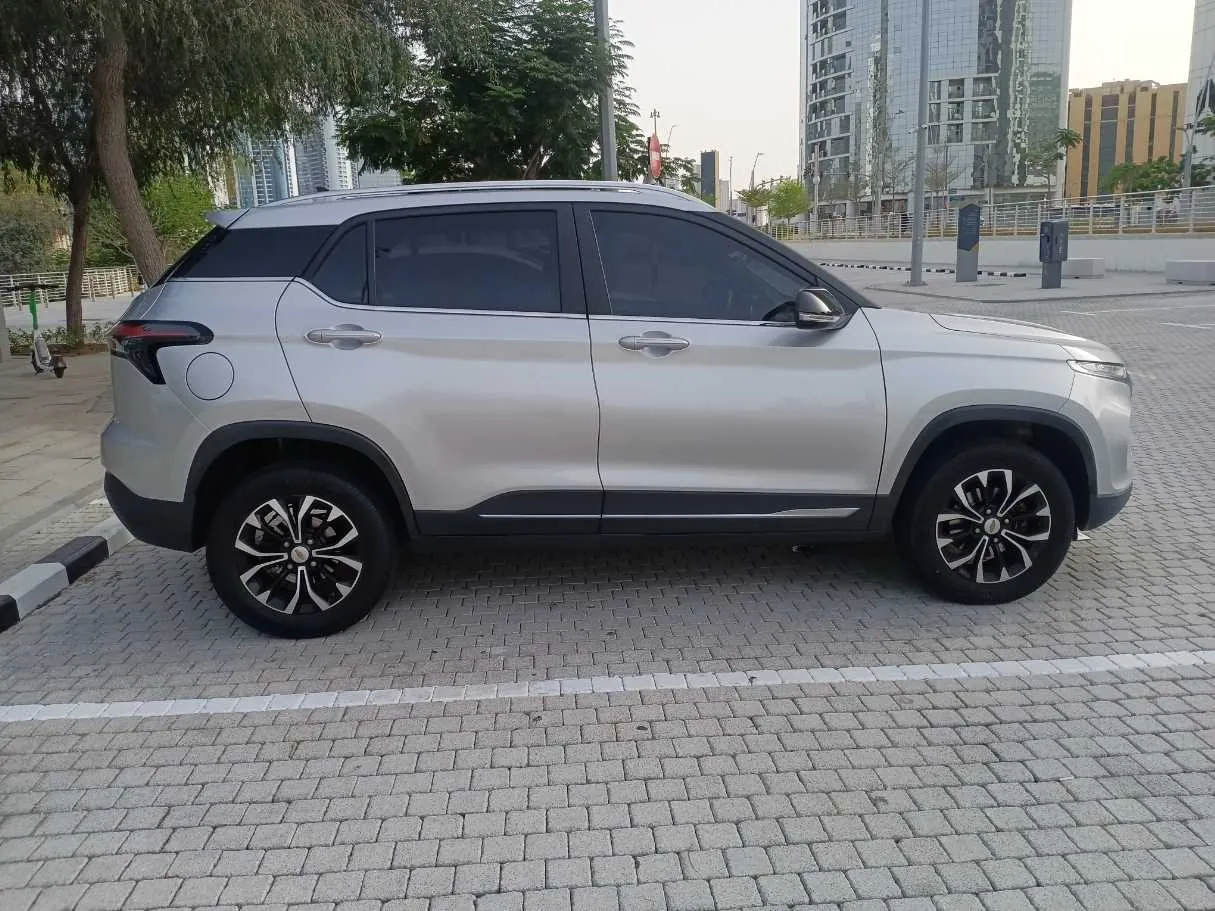 Car image 8