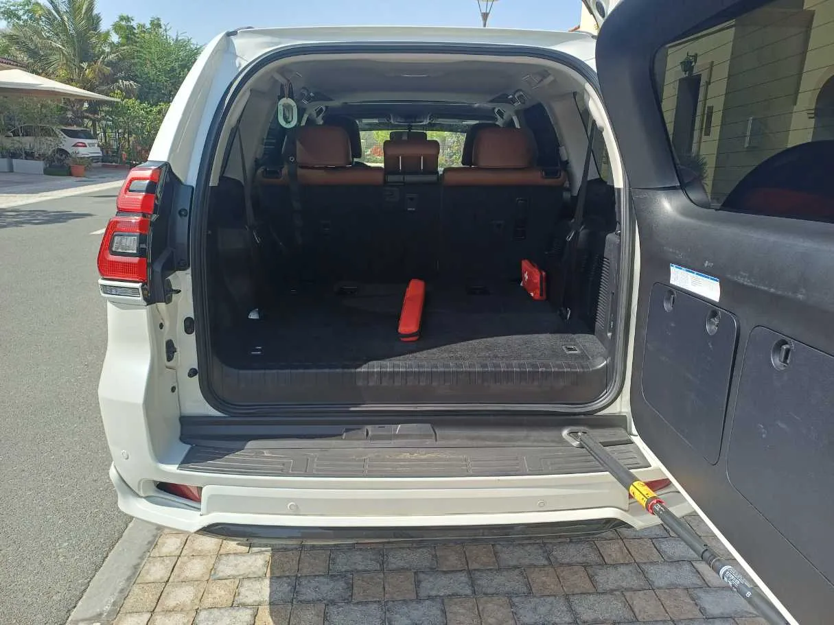 Car image 24