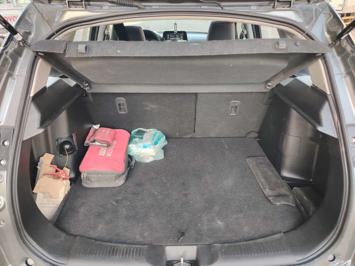 Car image 26