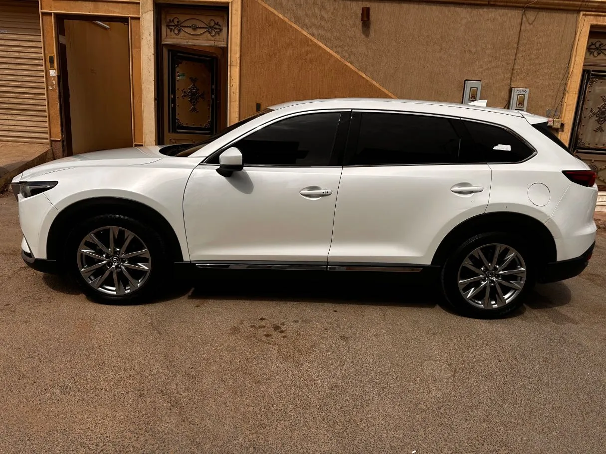 Car image 8