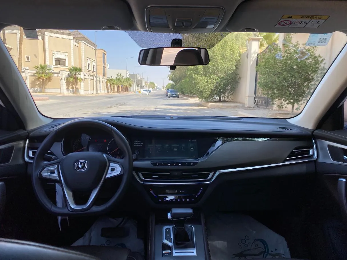 Car image 14