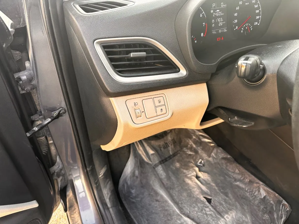 Car image 23