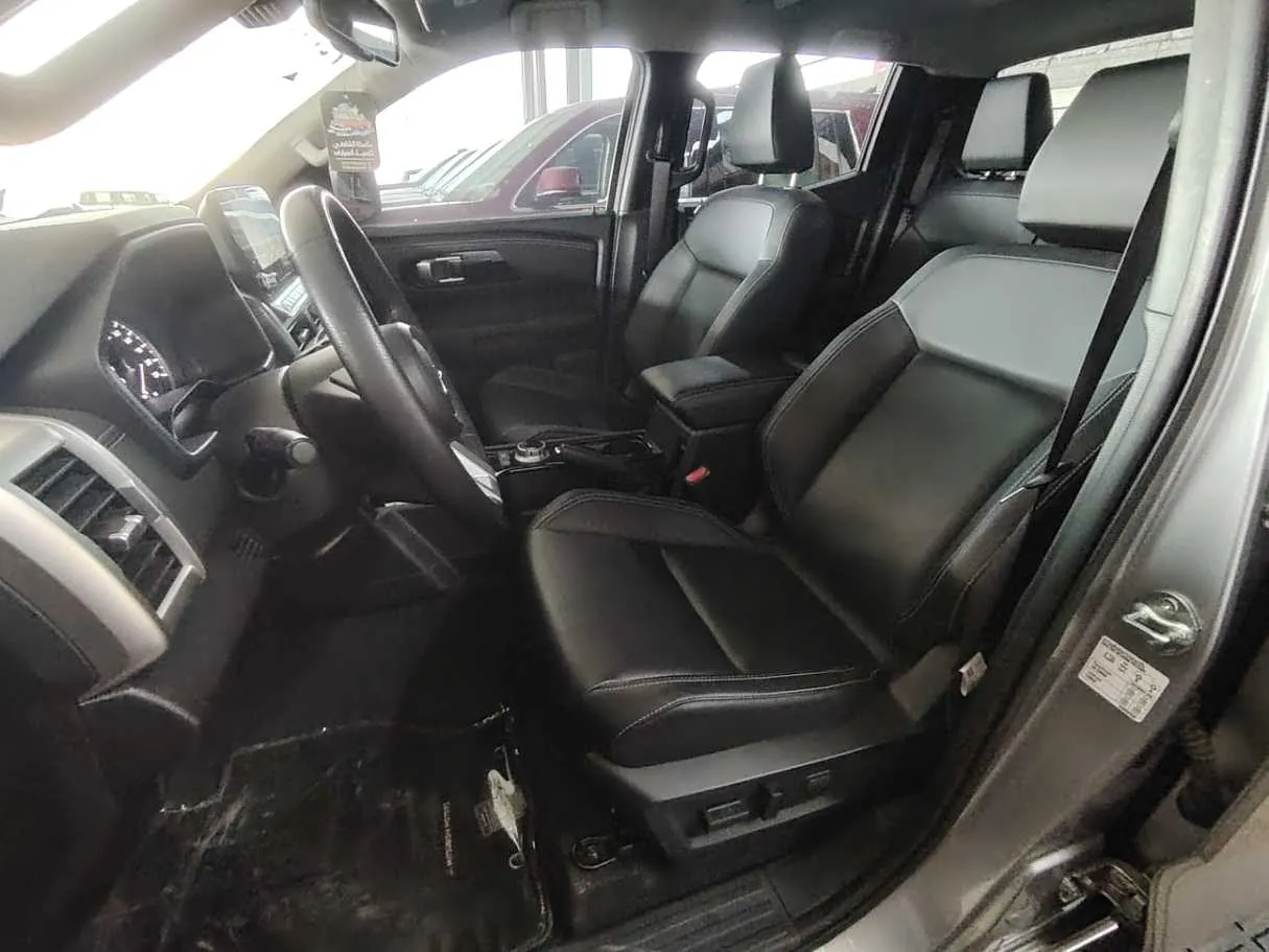 Car image 13