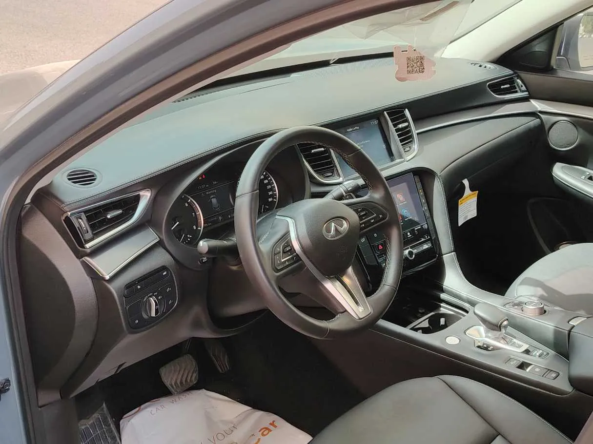 Car image 12