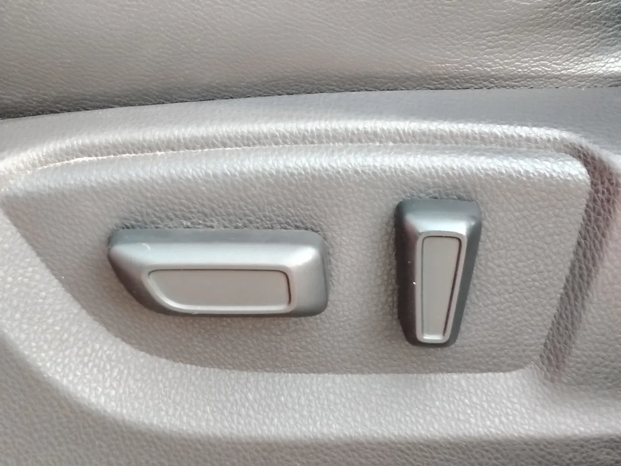 Car image 29