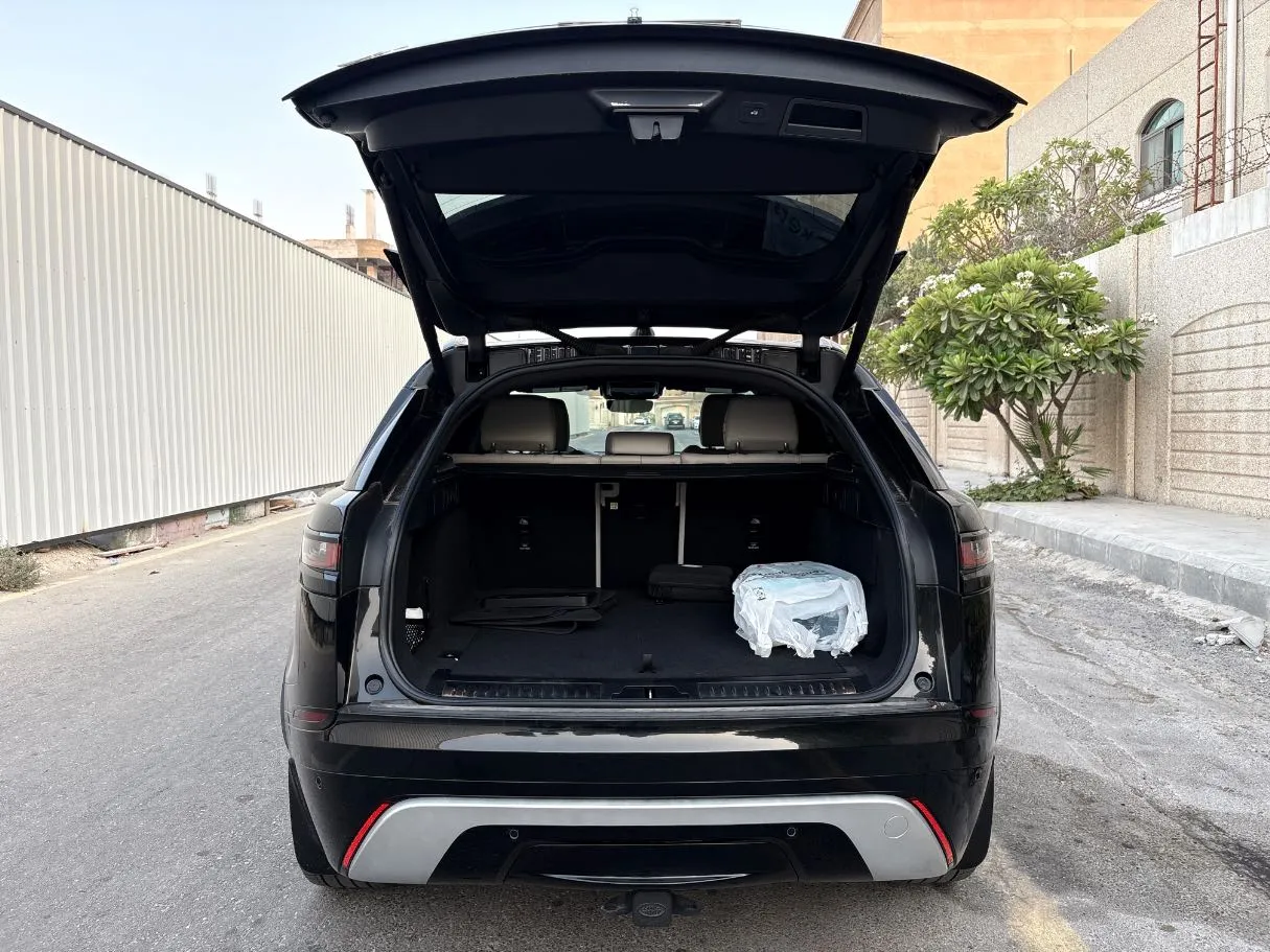 Car image 24