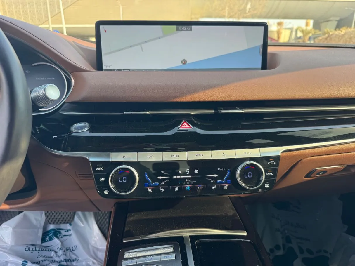 Car image 16