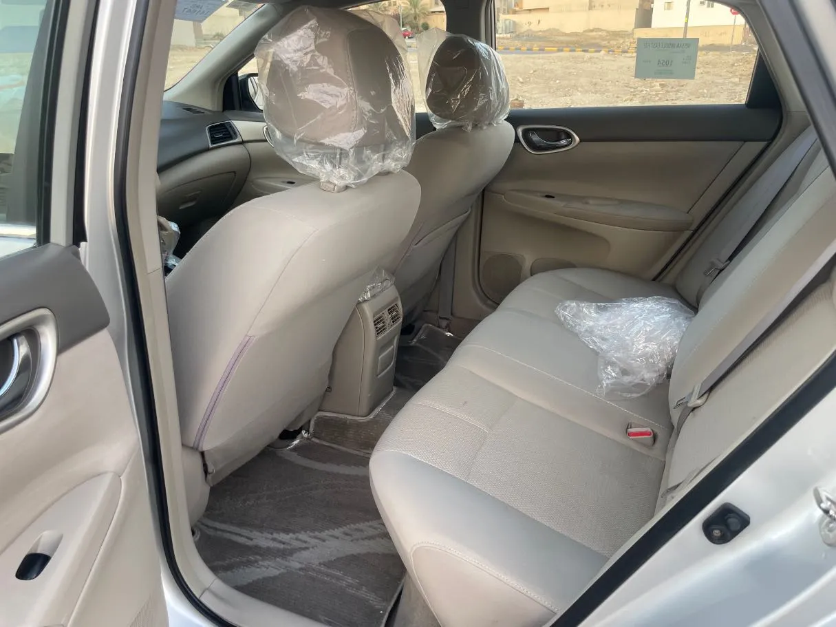 Car image 16