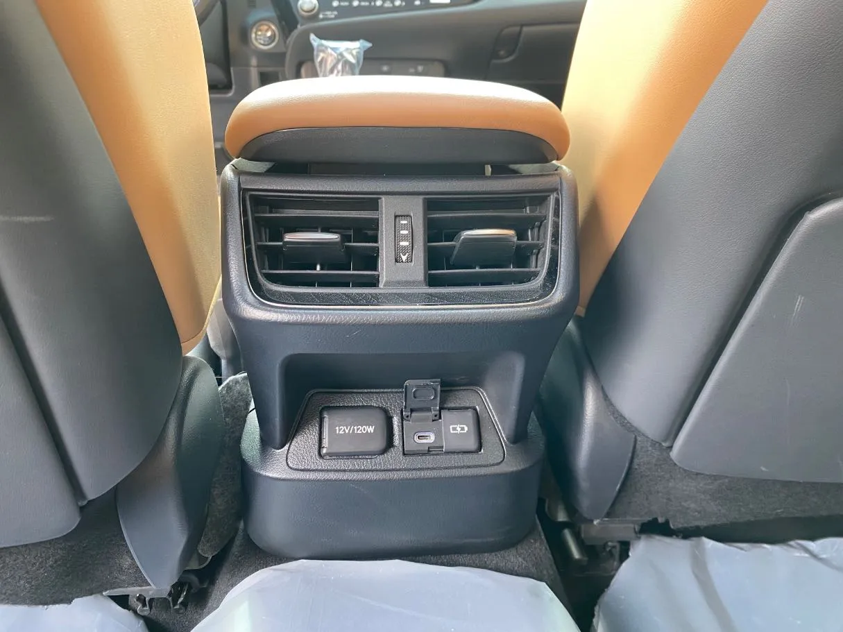 Car image 29