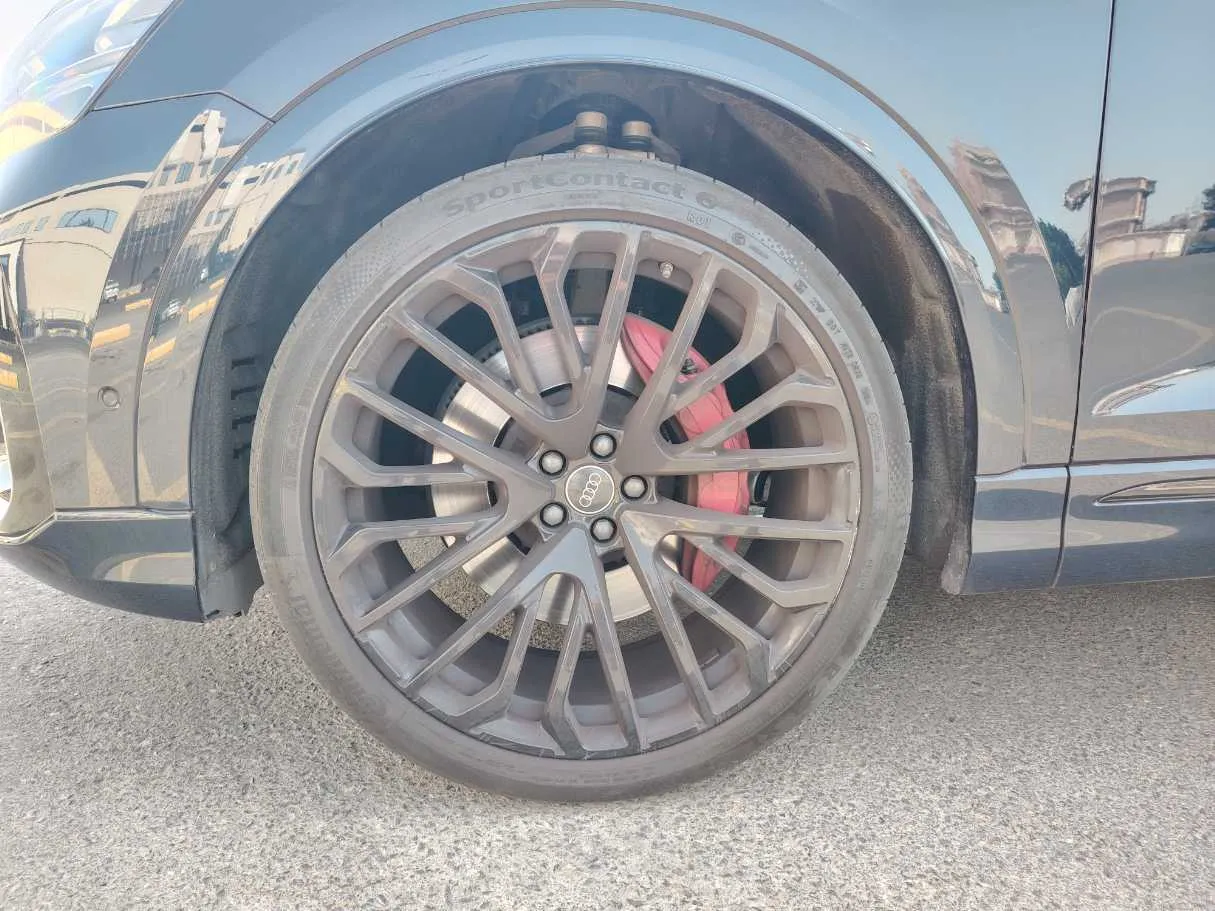 Car image 9