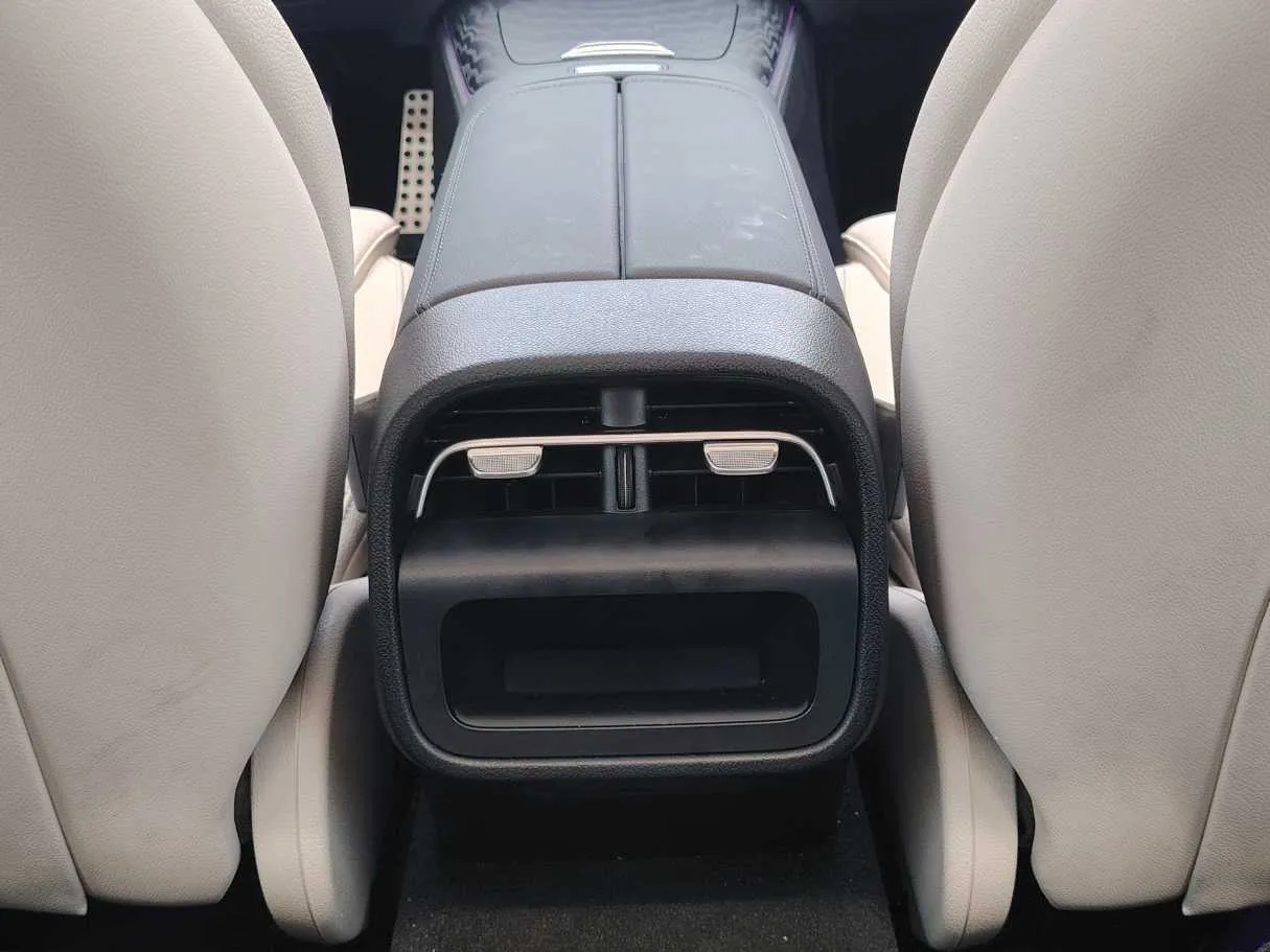Car image 33