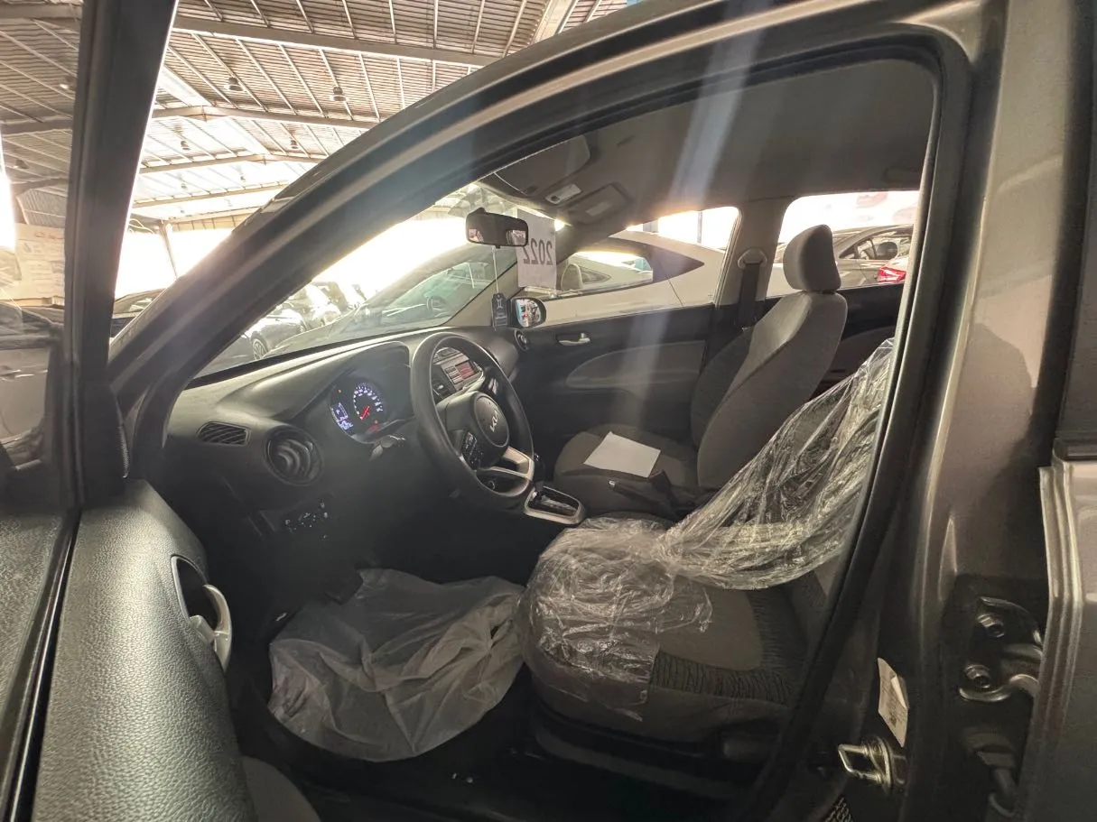 Car image 9