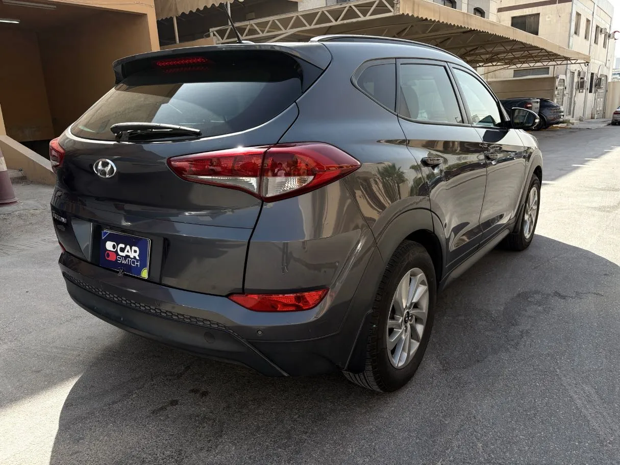 Car image 5