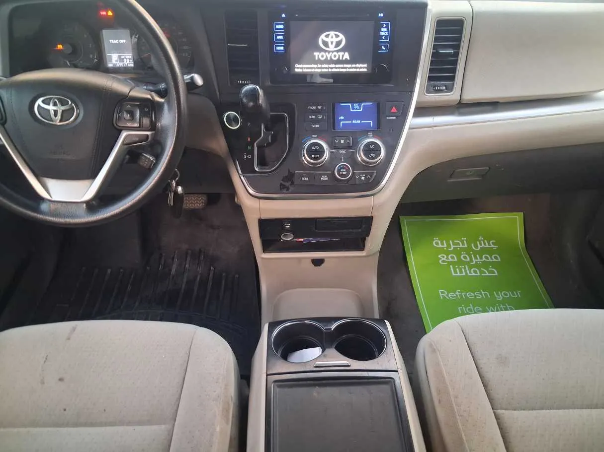 Car image 16