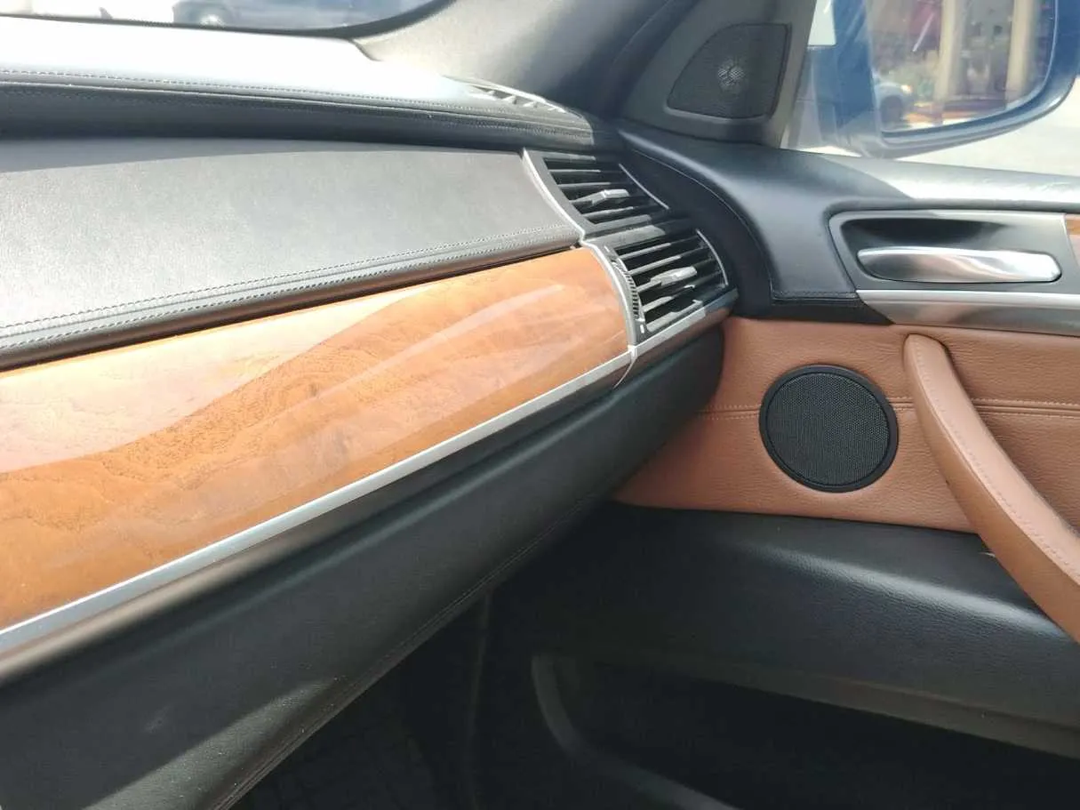 Car image 35
