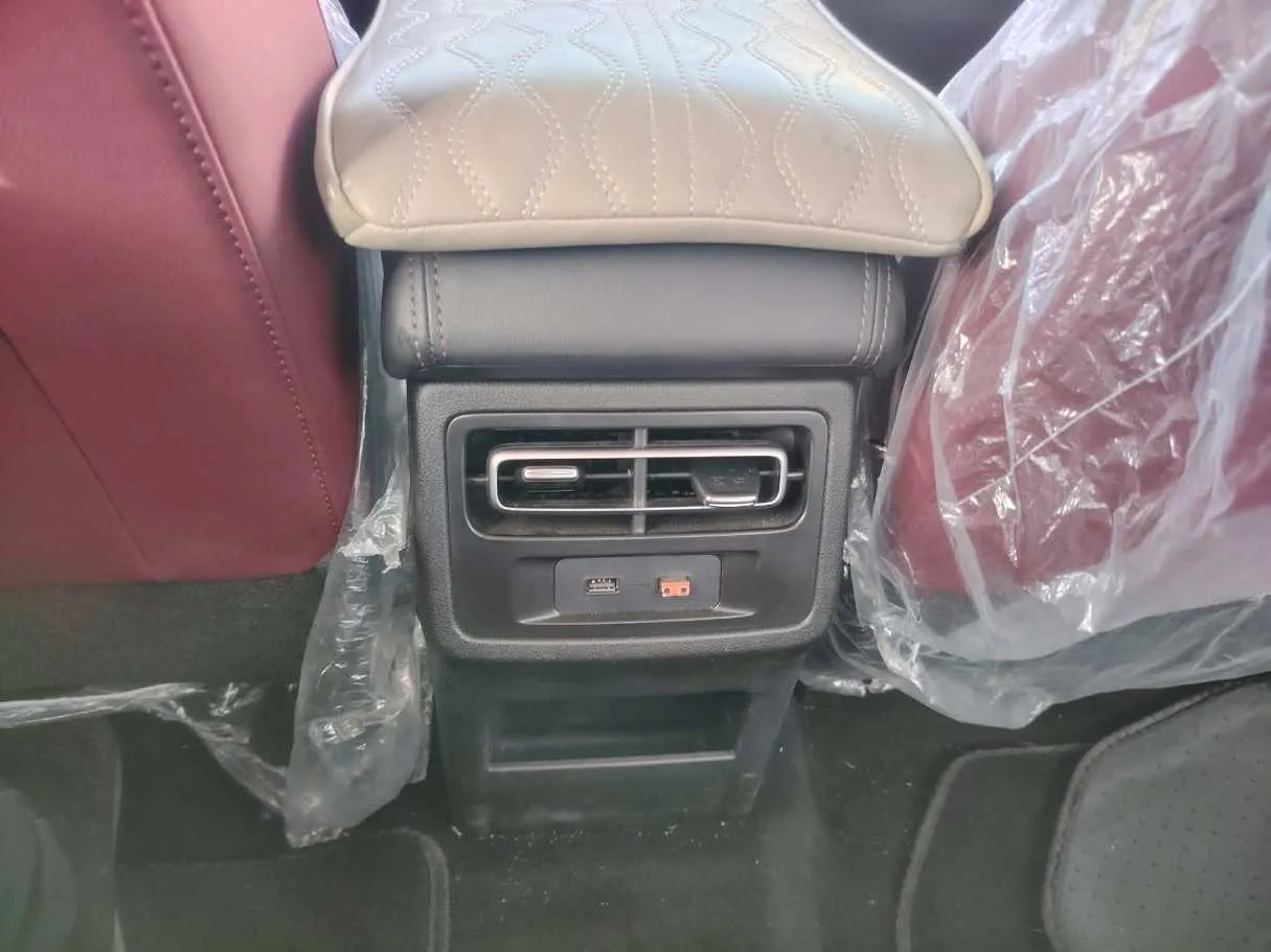 Car image 31