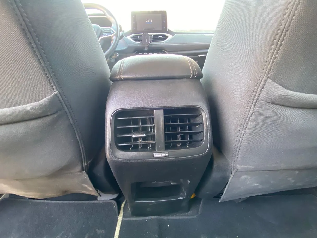 Car image 24