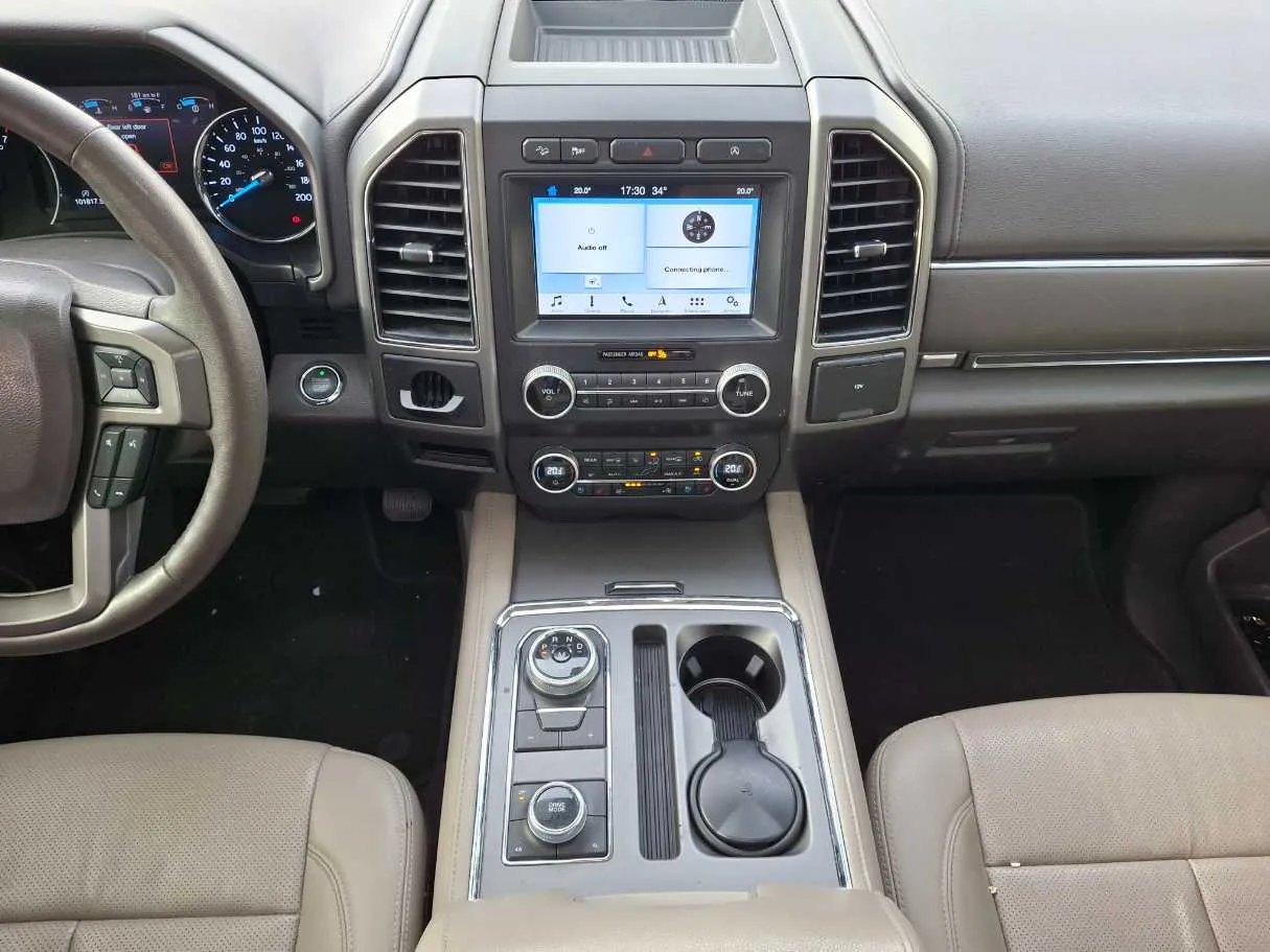 Car image 15