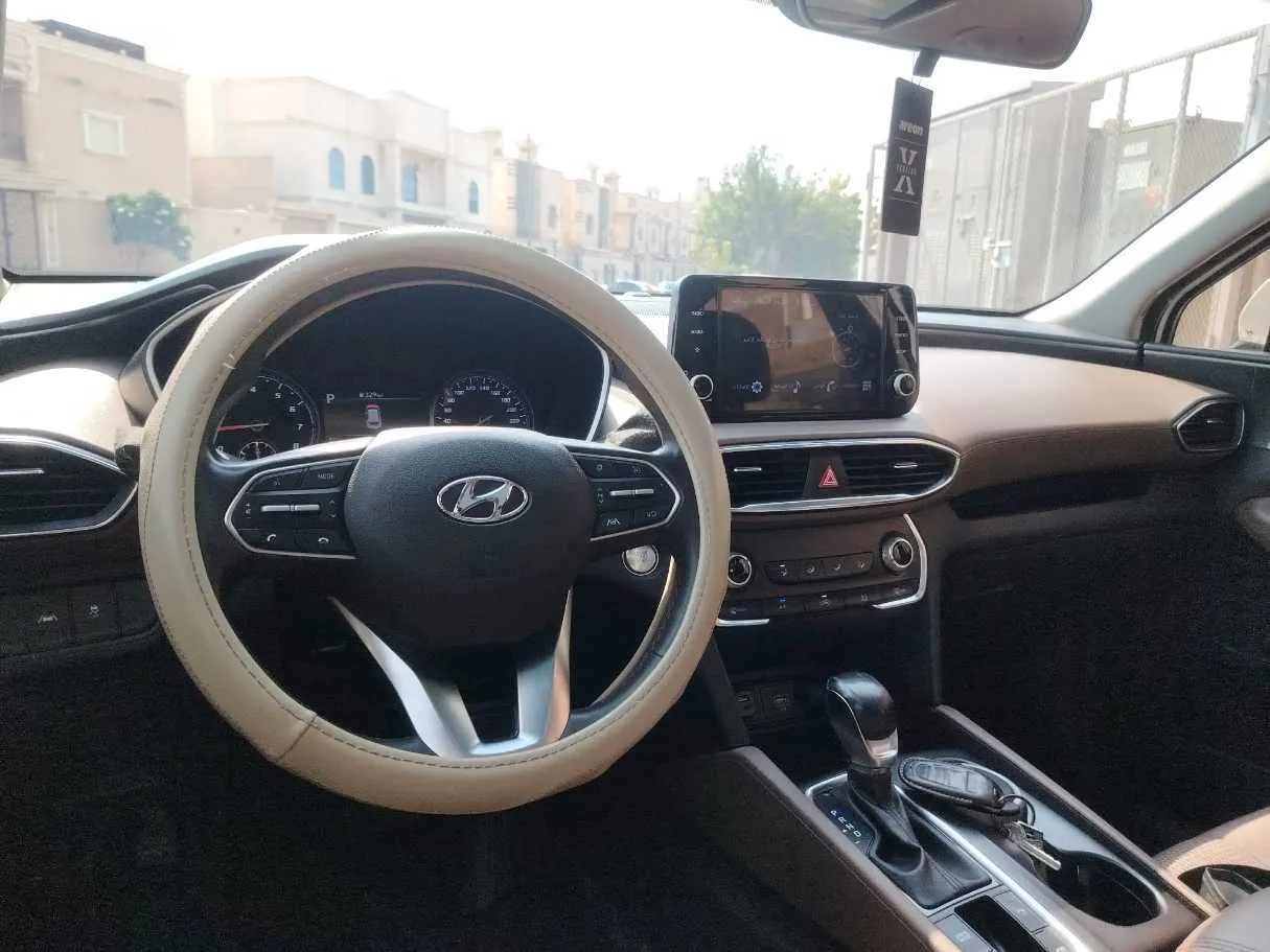 Car image 26
