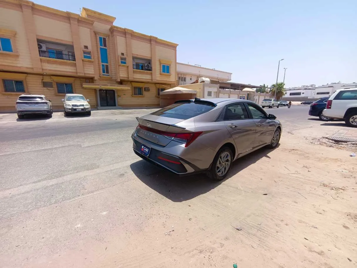 Car image 5