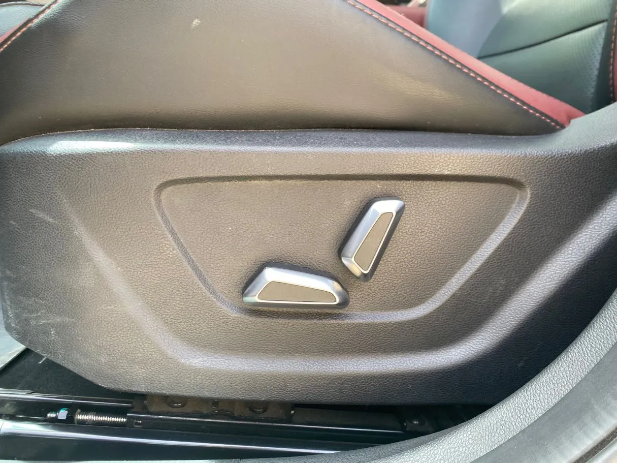 Car image 23