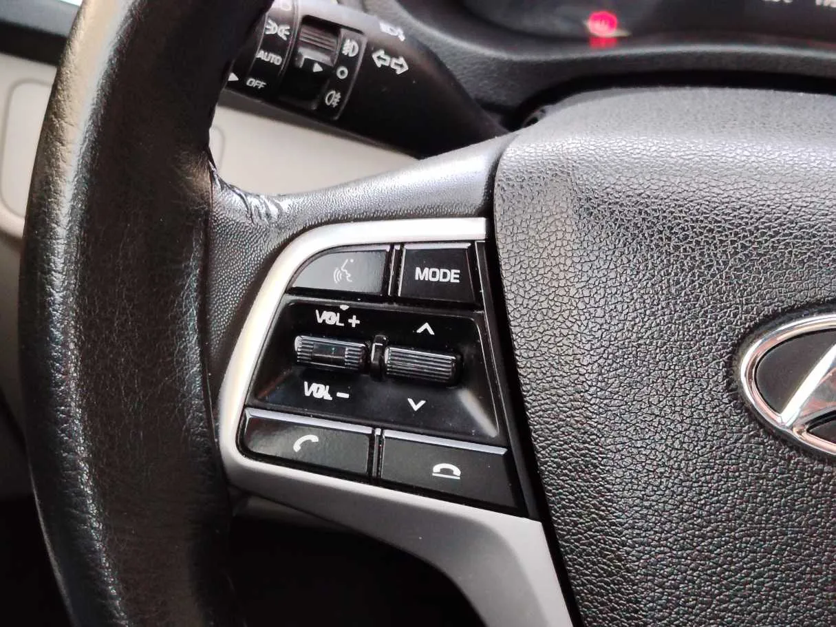 Car image 28
