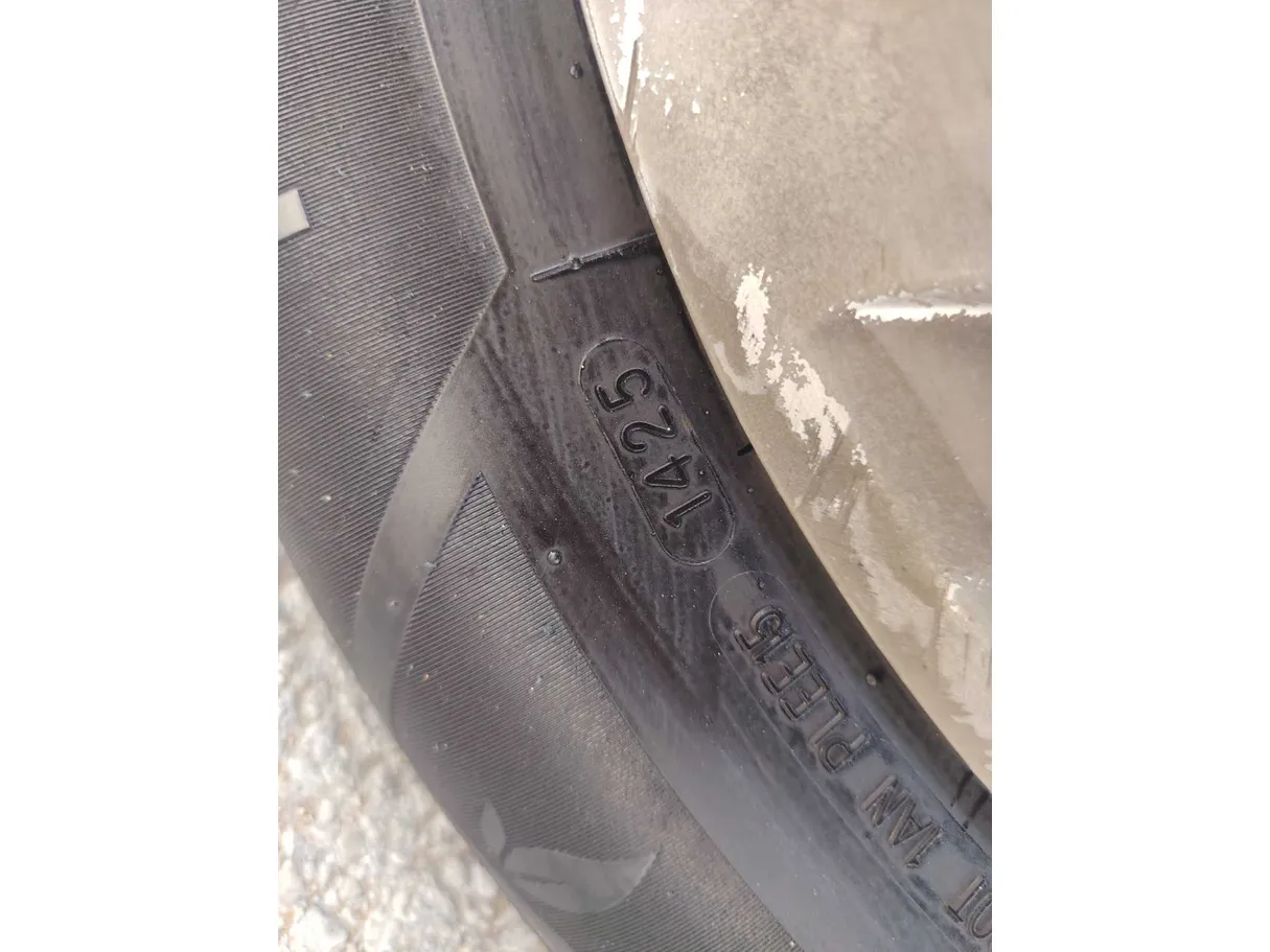 Car image 30