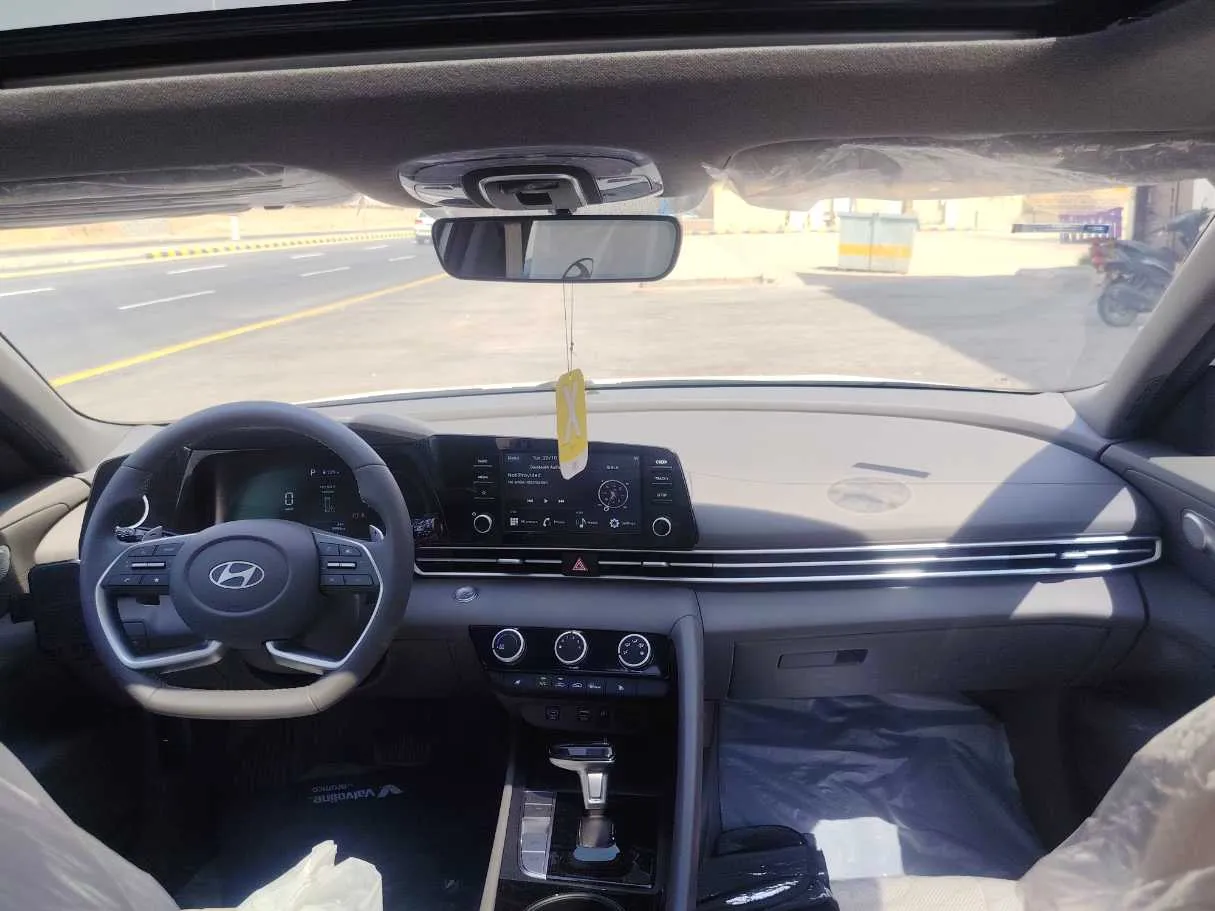 Car image 15