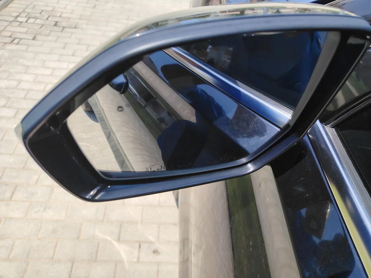 Car image 30