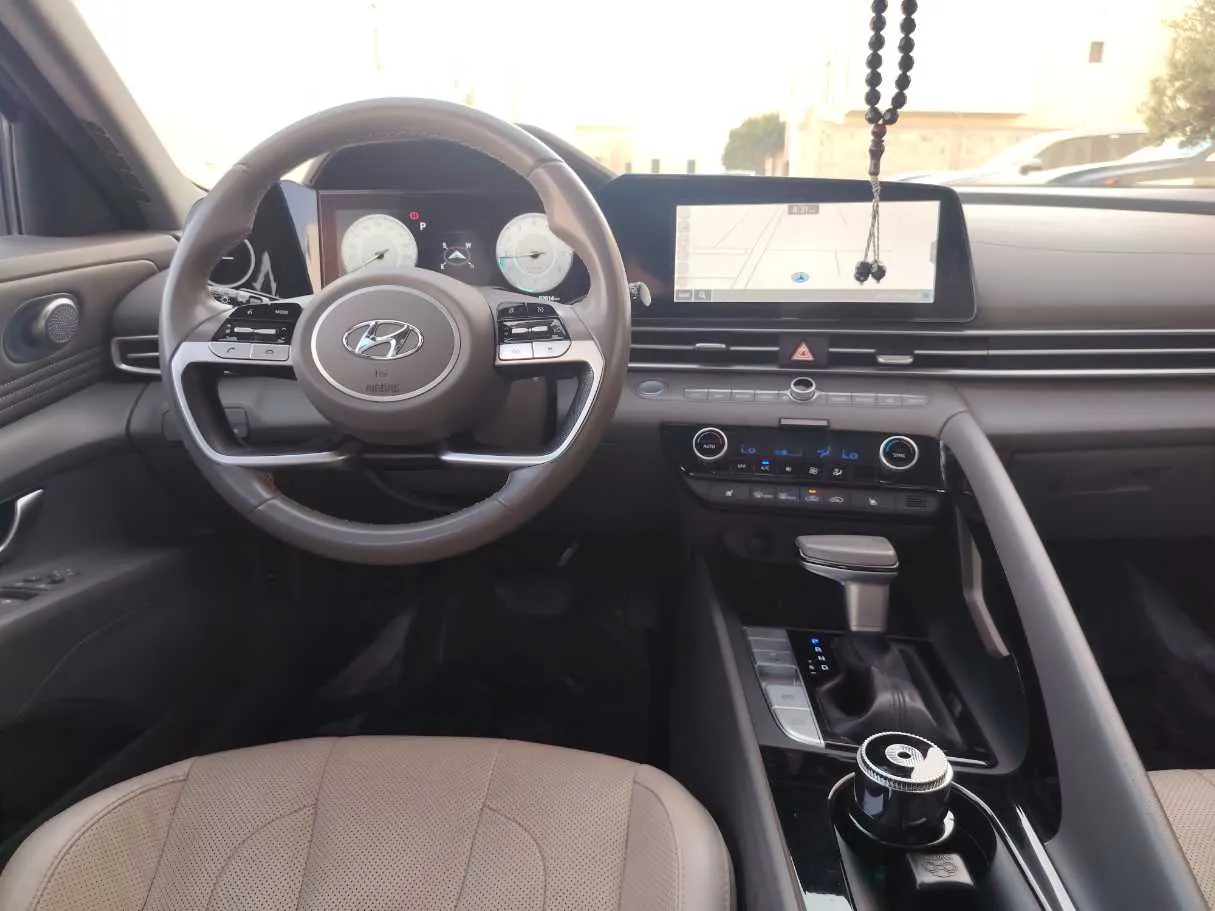 Car image 19