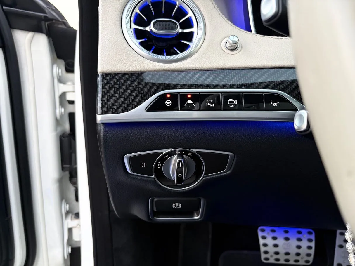 Car image 32