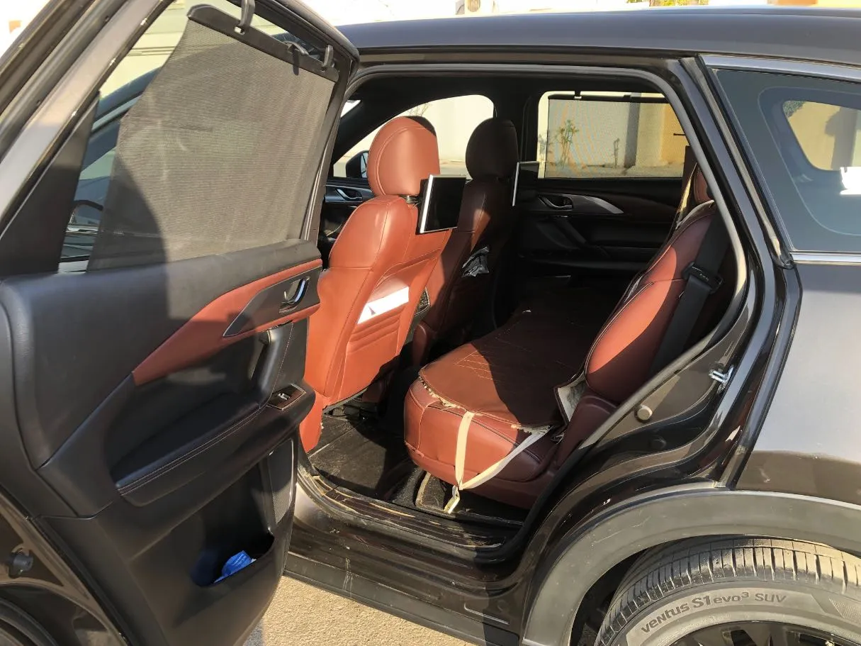 Car image 13