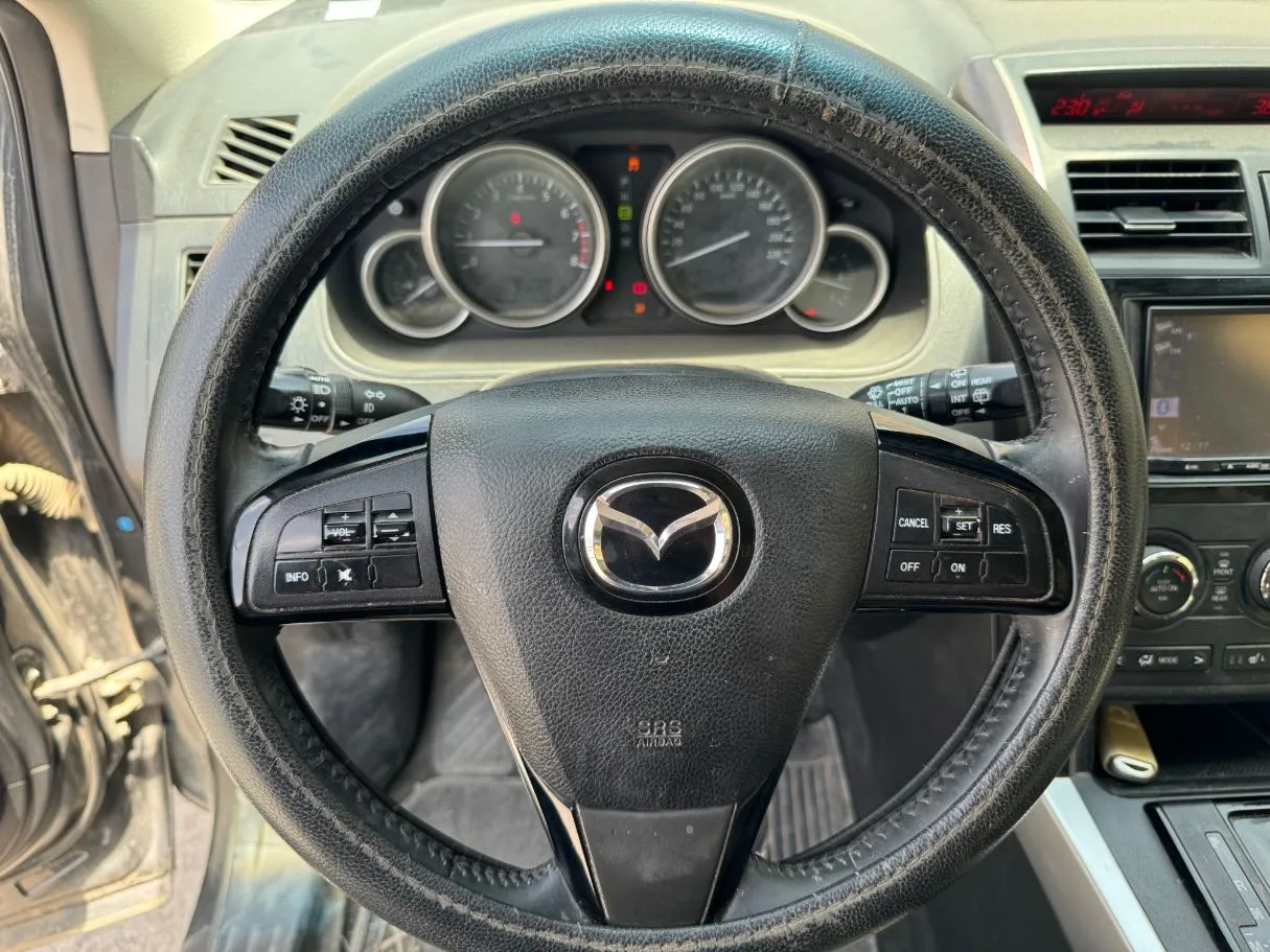 Car image 19