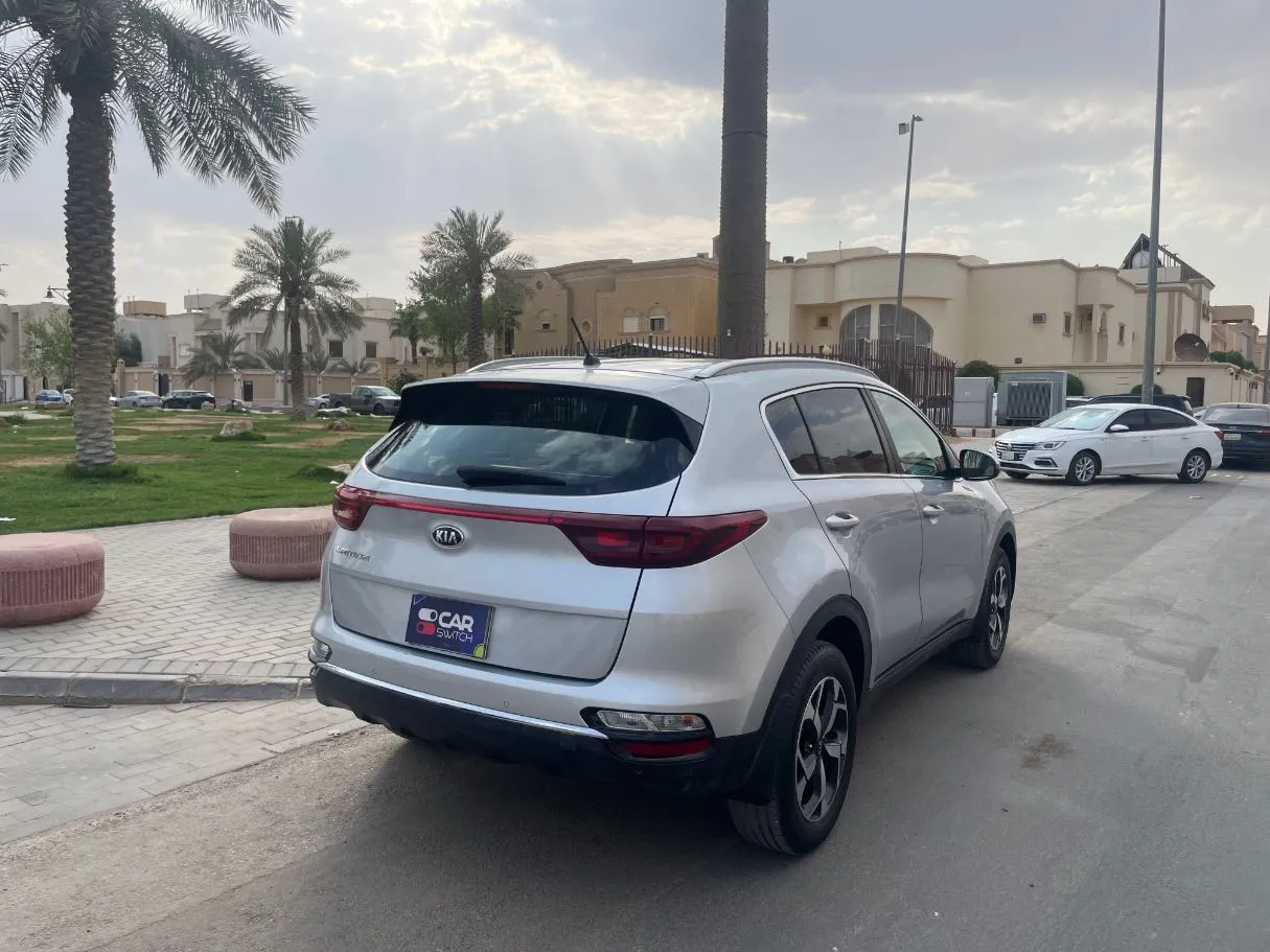 Car image 5