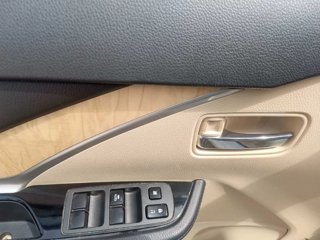 Car image 29