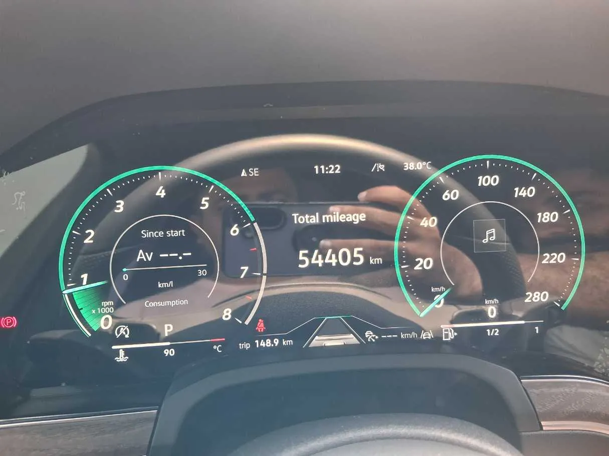 Car image 19