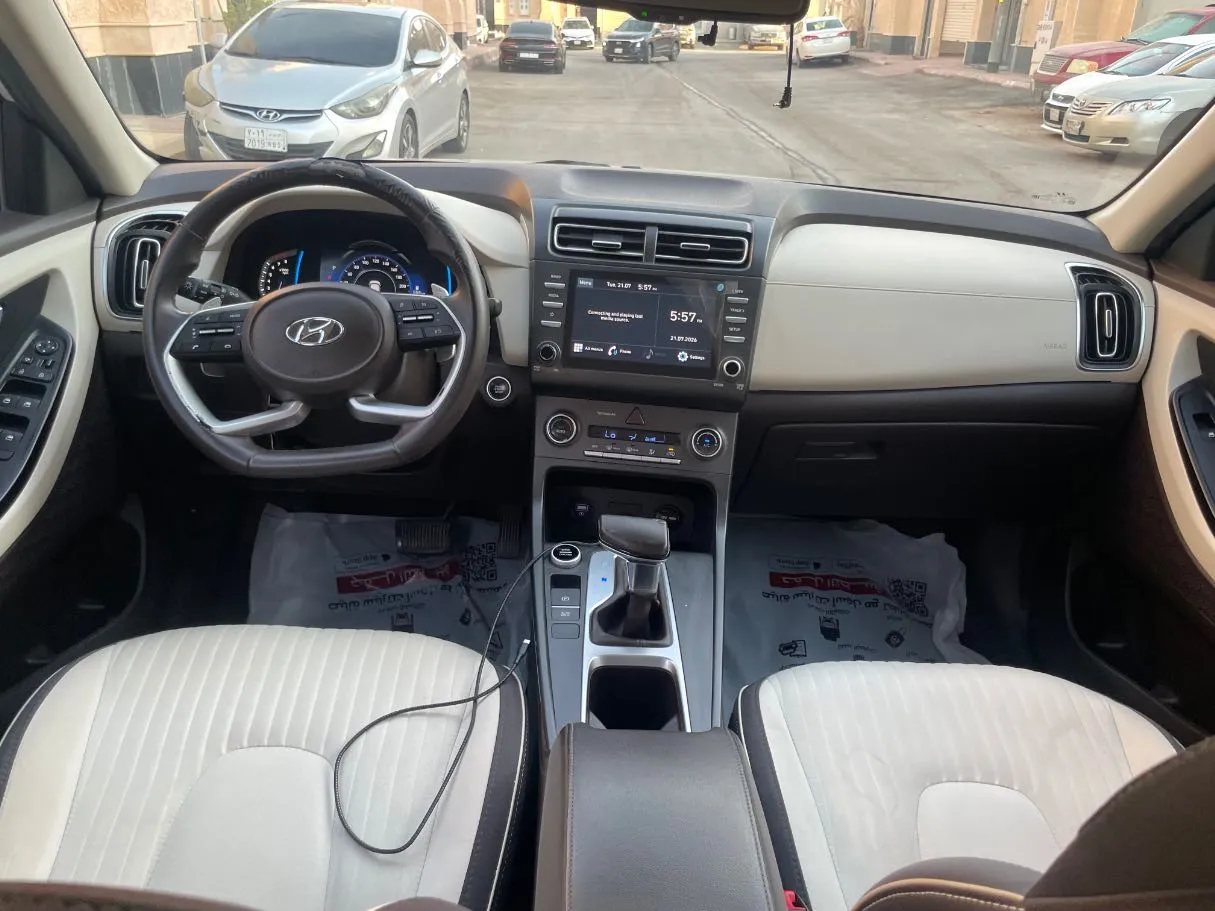 Car image 18