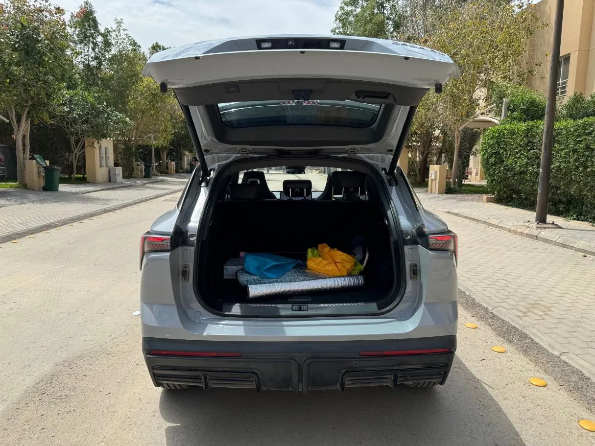 Car image 19