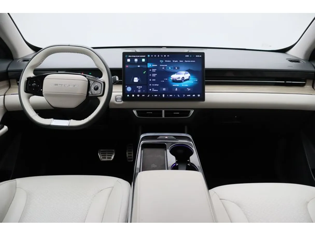 Car image 14