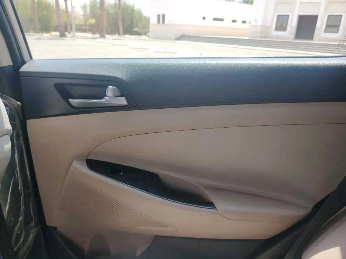 Car image 32