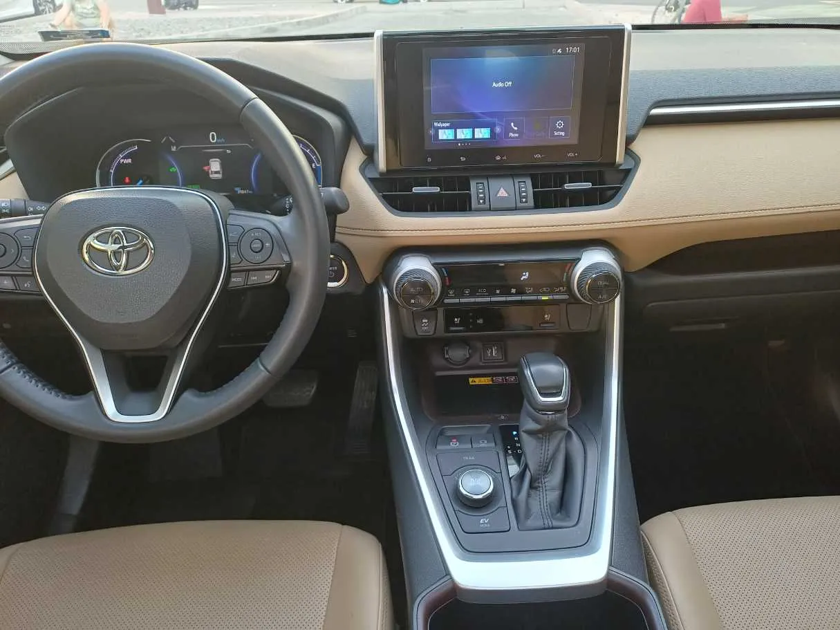 Car image 15