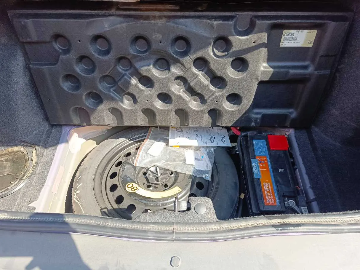 Car image 35
