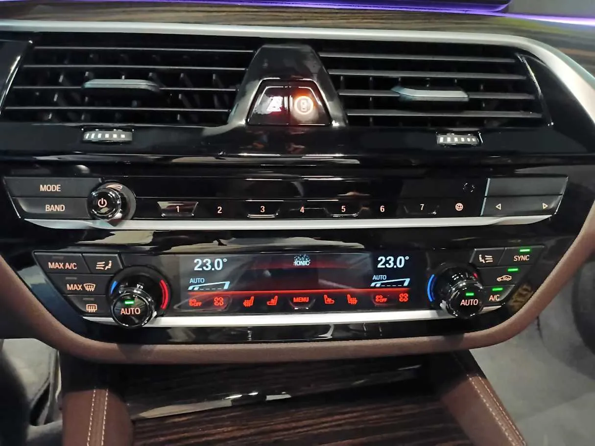 Car image 23