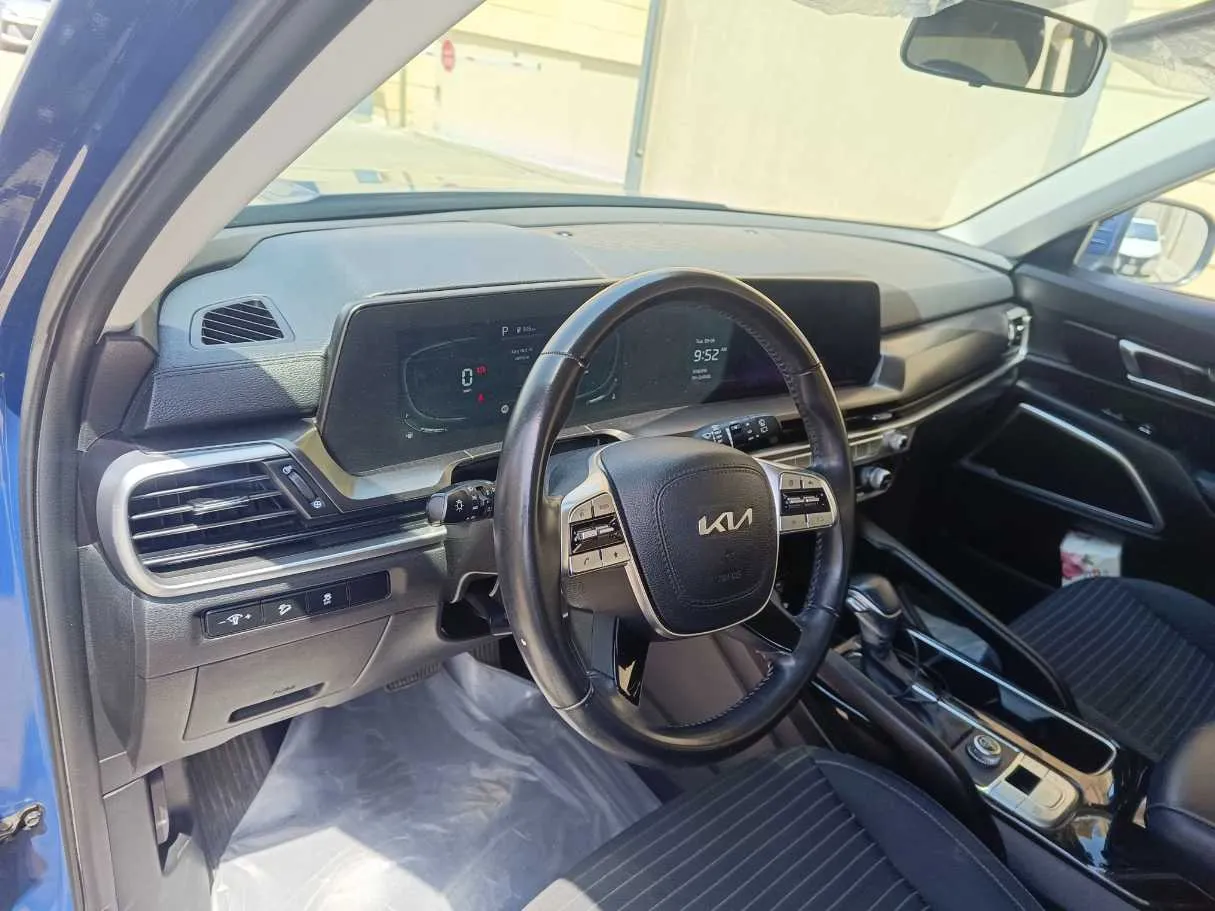 Car image 16