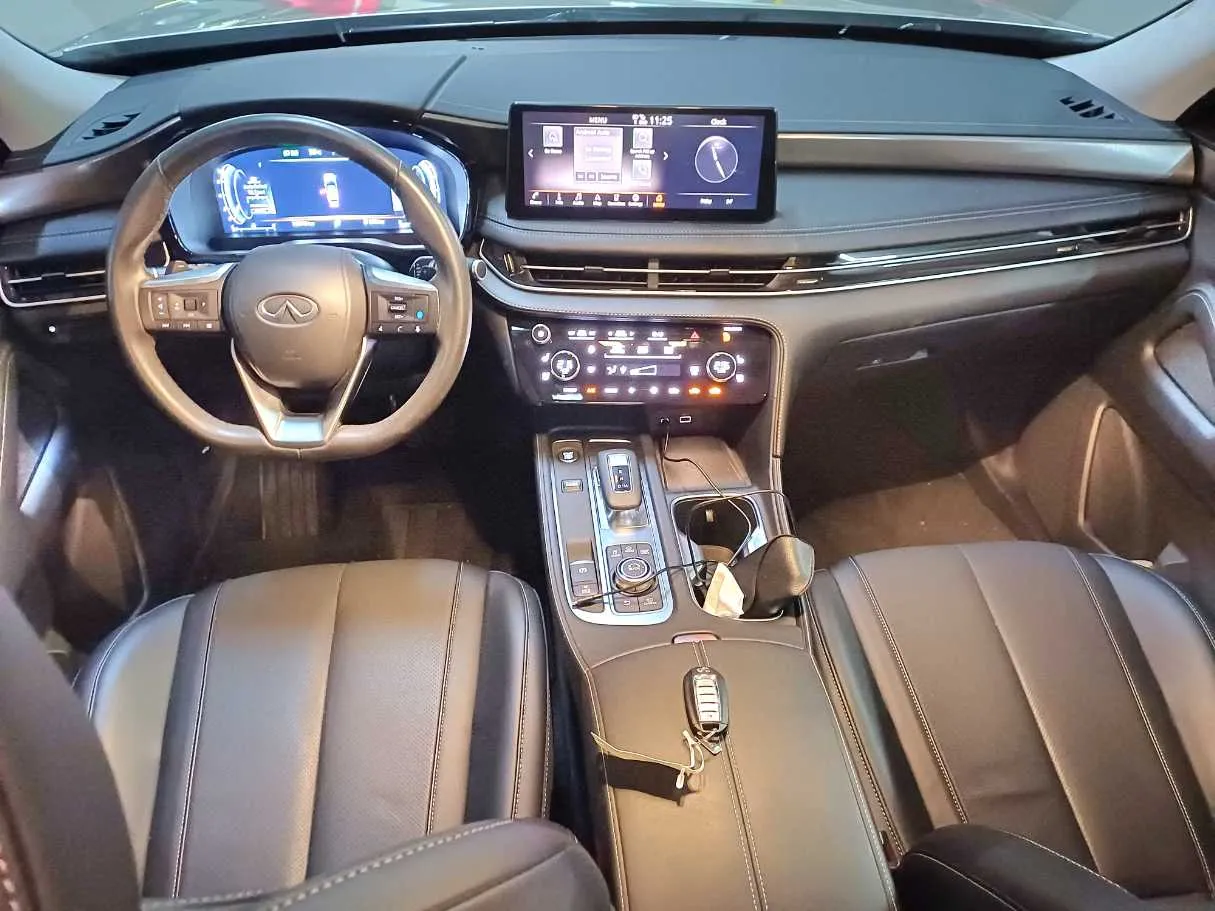 Car image 17