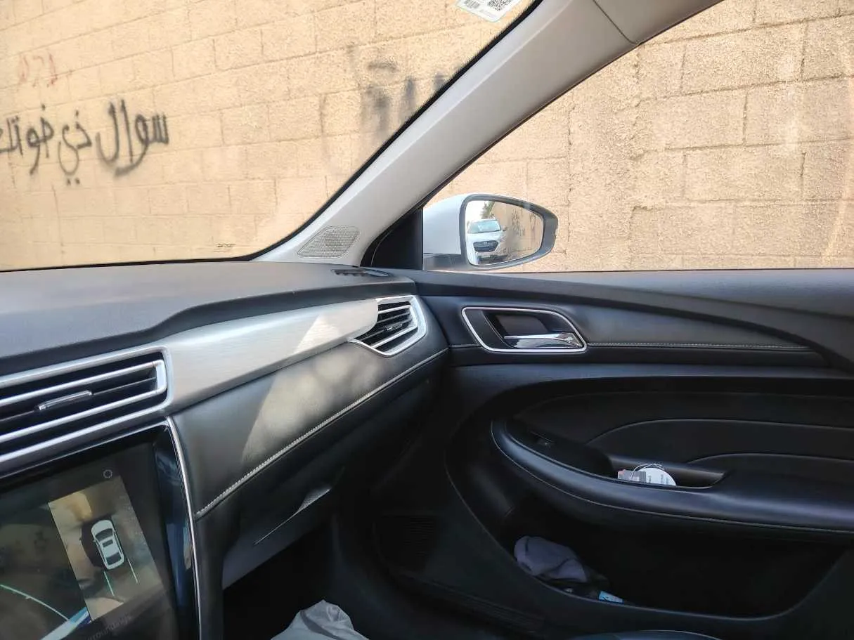 Car image 32