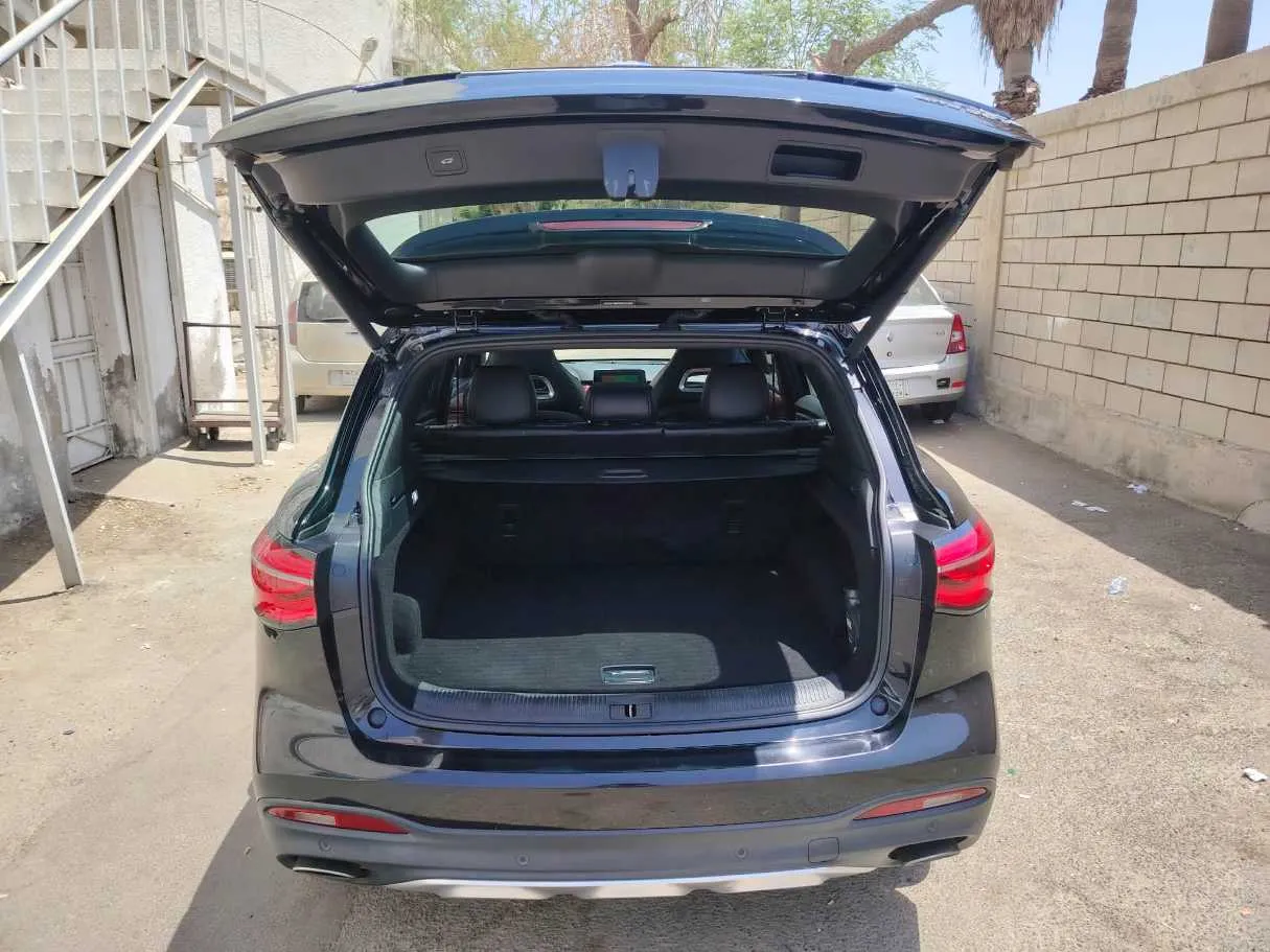 Car image 24
